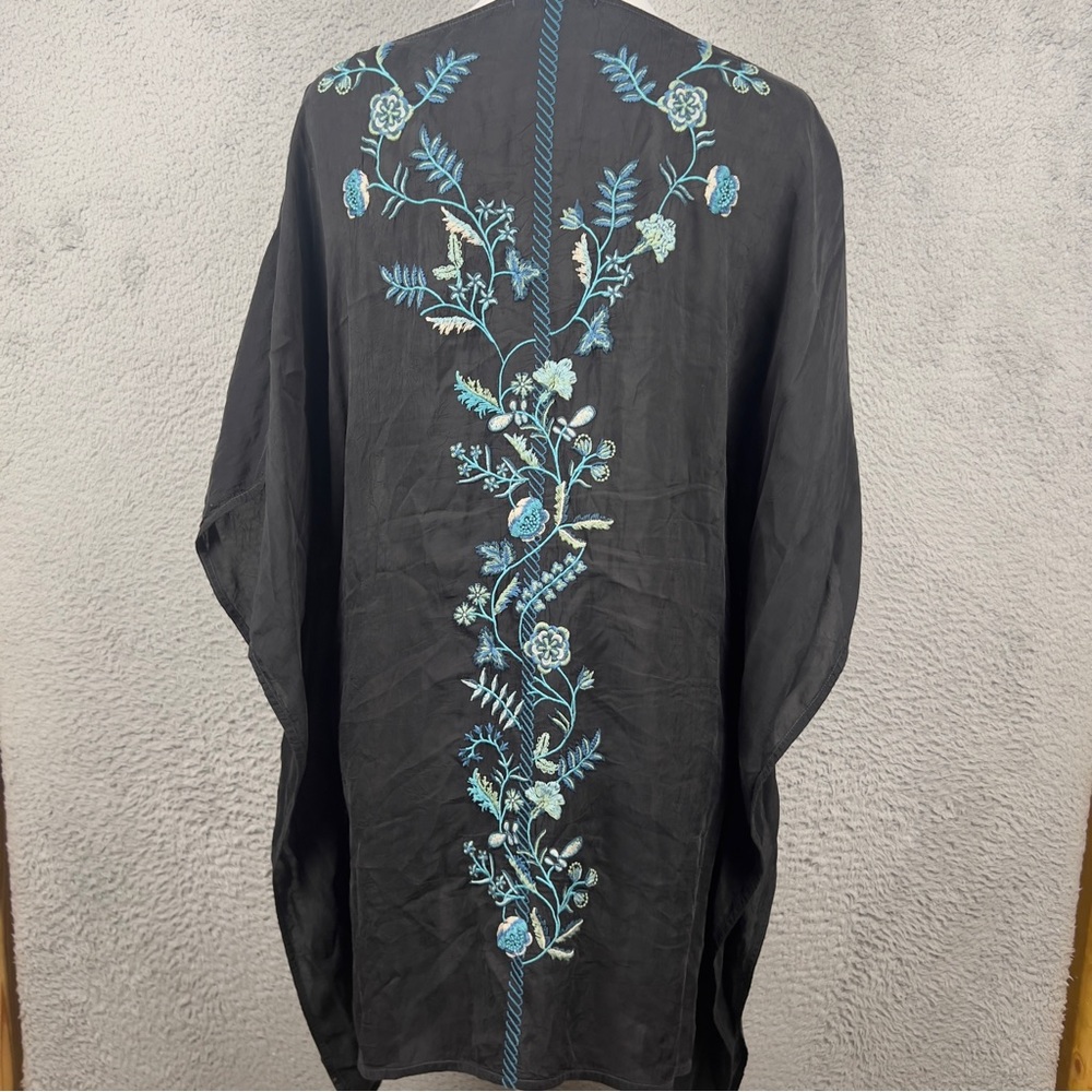 Johnny Was Rebecca Poncho Top Womens S / M Black Floral Embroidered Tunic Boho - Picture 3 of 11